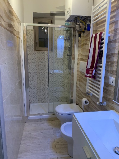 Bathroom with hydromassage shower